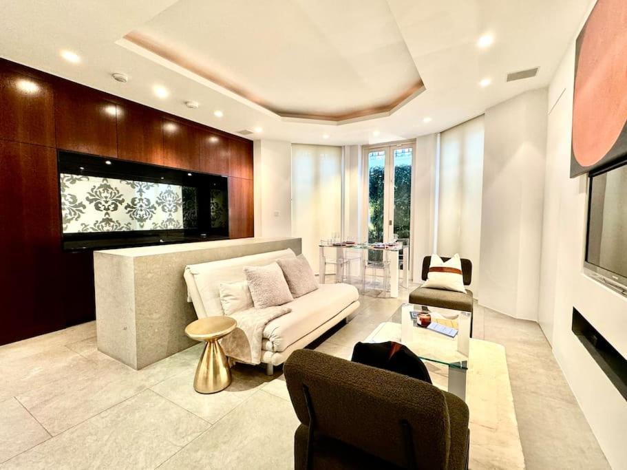 Hyde Park South Kensington * London