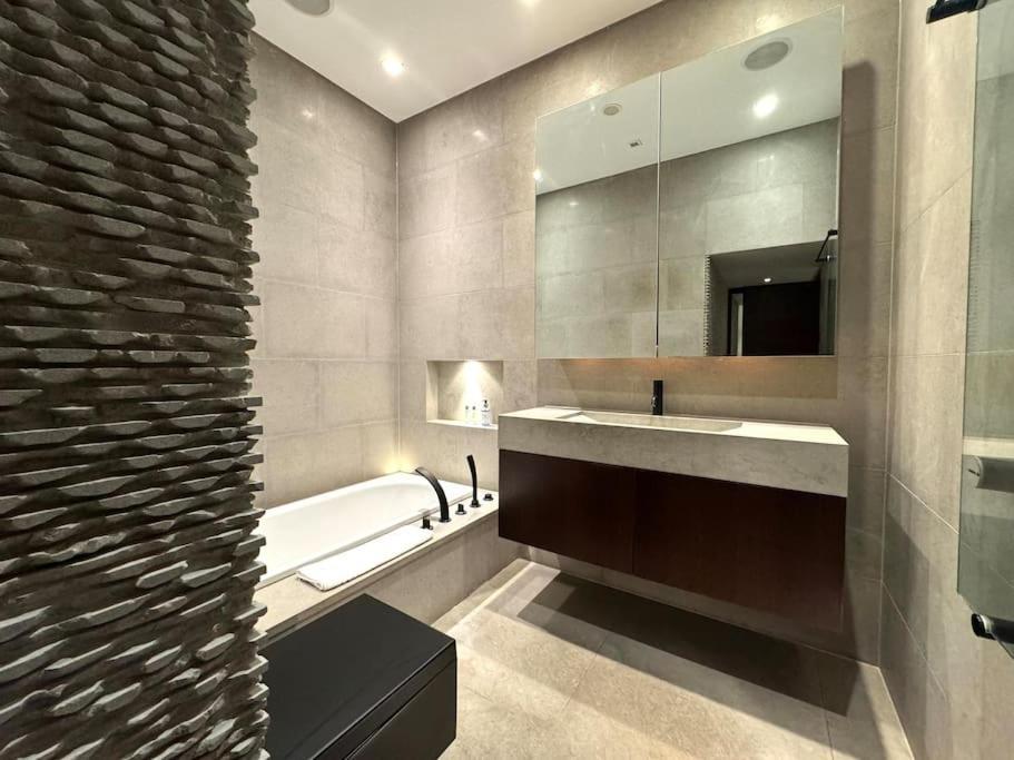 Hyde Park South Kensington Apartment London